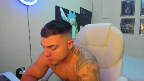 Snapshot of yker18 chatting on 01/15/25, 10:57 yker online show from 01/15/25, 10:57