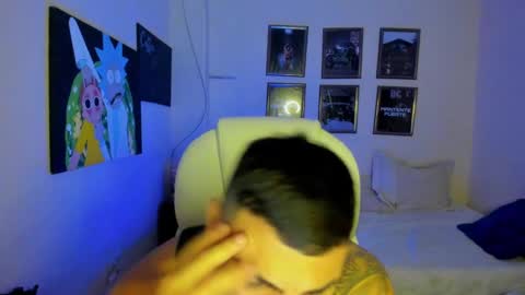 Snapshot of yker18 chatting on 01/21/25, 01:50 yker online show from 01/21/25, 01:50