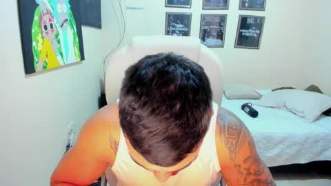 Snapshot of yker18 chatting on 01/22/25, 10:15 yker online show from 01/22/25, 10:15