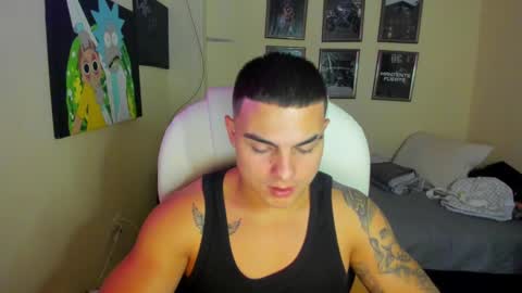 Snapshot of yker18 chatting on 02/07/25, 03:23 yker online show from 02/07/25, 03:23