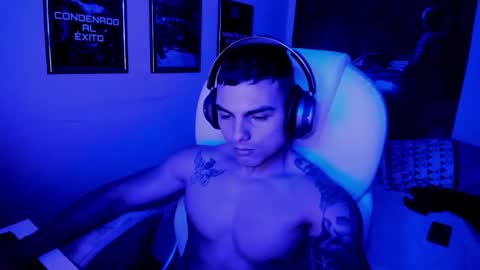 Snapshot of yker18 chatting on 10/13/25, 08:58 yker online show from 10/13/25, 08:58