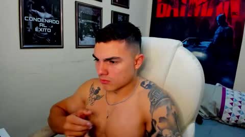 Snapshot of yker18 chatting on 10/22/25, 05:30 yker online show from 10/22/25, 05:30