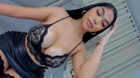 ylonagrae online show from 10/24/25, 04:58