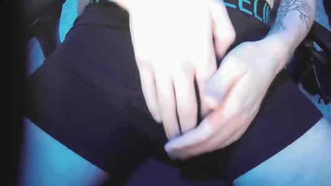 Snapshot of yng2001910407 chatting on 12/04/25, 08:45 Brady online show from 12/04/25, 08:45