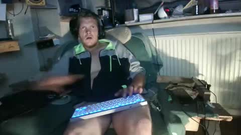 ynghotgerman92 online show from 10/16/25, 07:59