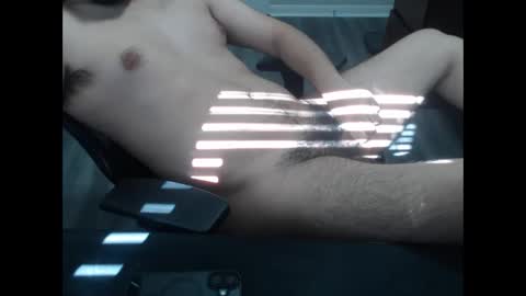 Snapshot of ynglovehairydaddy chatting on 11/05/25, 04:29 ynglovehairydaddy online show from 11/05/25, 04:29