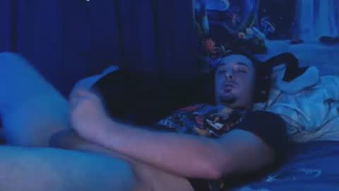 Snapshot of yobleez chatting on 11/17/25, 12:44 yobleez online show from 11/17/25, 12:44