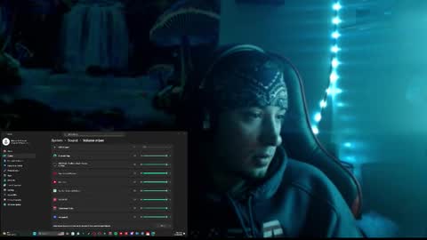 Snapshot of yobleez chatting on 11/23/25, 04:56 yobleez online show from 11/23/25, 04:56