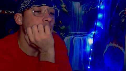 Snapshot of yobleez chatting on 11/26/25, 10:27 yobleez online show from 11/26/25, 10:27