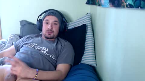 Snapshot of yobleez chatting on 02/18/26, 06:04 yobleez online show from 02/18/26, 06:04