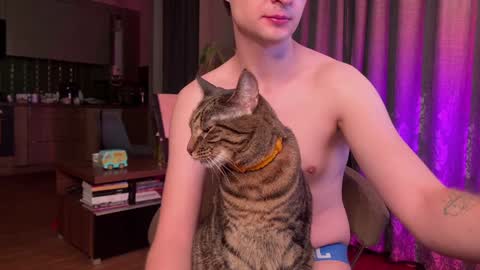 Snapshot of yoga_pizza_420 chatting on 12/10/24, 04:24 Max online show from 12/10/24, 04:24