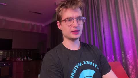 Snapshot of yoga_pizza_420 chatting on 12/19/24, 04:13 Max online show from 12/19/24, 04:13