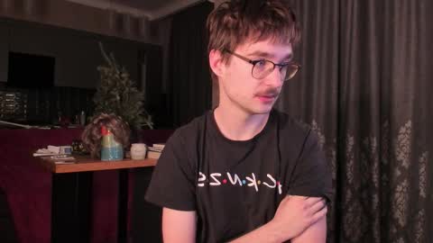 Snapshot of yoga_pizza_420 chatting on 01/17/26, 04:28 Max online show from 01/17/26, 04:28