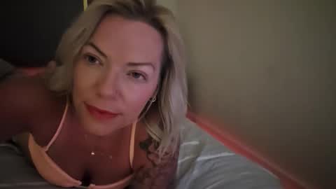 Yogiblondebangme online show from 04/25/26, 02:47