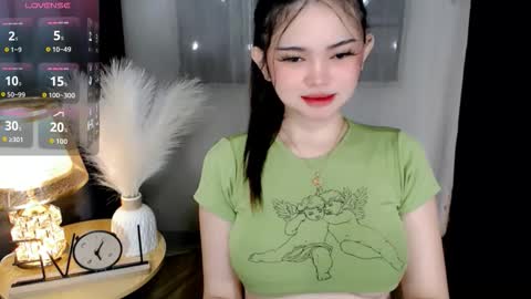 Snapshot of yogirl_abby chatting on 01/12/26, 06:51 Hi i am Abby i am Filipina Aussie youve ever wanted to meet NOT INTO CHEAP GUY online show from 01/12/26, 06:51