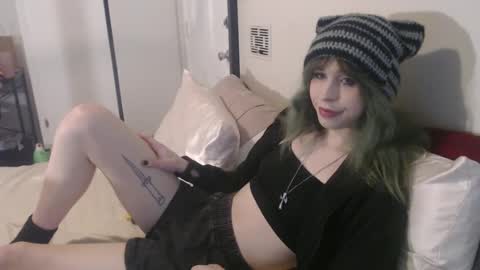 Snapshot of yokaigirl chatting on 12/27/24, 11:21 Yokai Girl online show from 12/27/24, 11:21