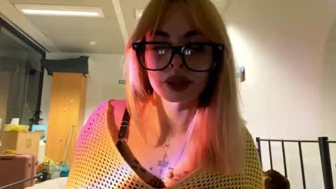 Snapshot of yolandopettes chatting on 03/26/26, 07:19 Lilith online show from 03/26/26, 07:19