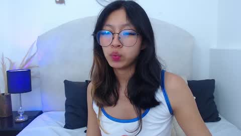 Snapshot of yommi_winx chatting on 02/01/25, 10:23 Yommi Winx online show from 02/01/25, 10:23