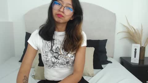 Snapshot of yommi_winx chatting on 02/08/25, 01:32 Yommi Winx online show from 02/08/25, 01:32