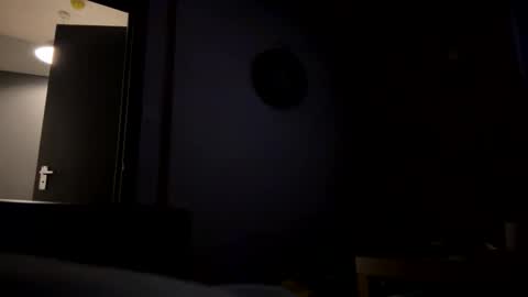 Snapshot of yonise909383 chatting on 12/17/25, 05:02 yonise909383 online show from 12/17/25, 05:02