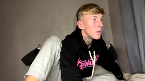 Snapshot of yorkshirelad208 chatting on 01/04/25, 03:39 Harrison online show from 01/04/25, 03:39