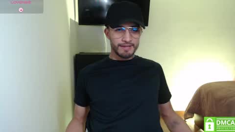 Snapshot of yoshy_man chatting on 05/08/26, 03:23 yoshy_man online show from 05/08/26, 03:23