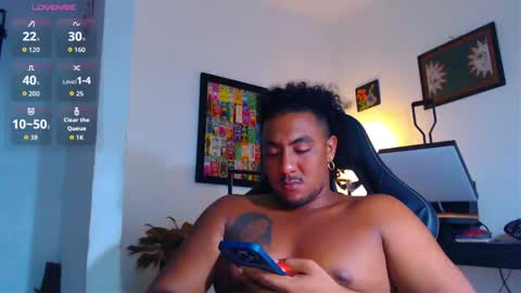 Snapshot of yosoy_enzo2020 chatting on 04/22/26, 05:21 Enzo online show from 04/22/26, 05:21