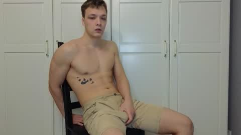 Snapshot of you_dream_ chatting on 12/22/25, 12:29 you_dream_ online show from 12/22/25, 12:29