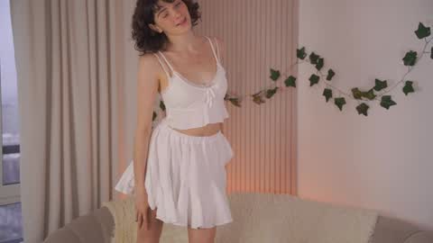 Elizabeth brunette -- Darline blonde  online show from 12/20/24, 07:12