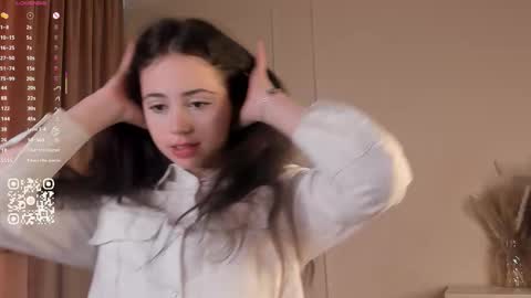 Elizabeth brunette -- Darline blonde  online show from 09/28/25, 08:42