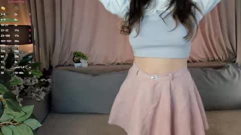 Elizabeth brunette -- Darline blonde  online show from 11/02/25, 08:17