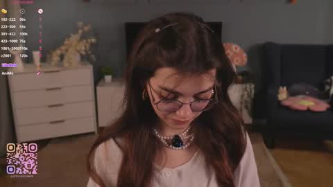 Elizabeth brunette -- Darline blonde  online show from 11/24/25, 07:13