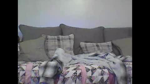 Snapshot of youneverknowimight2 chatting on 11/11/25, 06:24 kindahorny online show from 11/11/25, 06:24