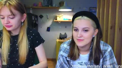 Snapshot of younona chatting on 04/25/26, 04:48 Anna and Luna online show from 04/25/26, 04:48