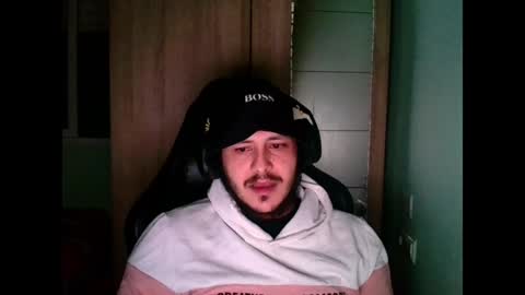 Snapshot of younromki chatting on 12/11/24, 01:37 A... online show from 12/11/24, 01:37