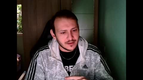 Snapshot of younromki chatting on 12/30/24, 09:05 A... online show from 12/30/24, 09:05