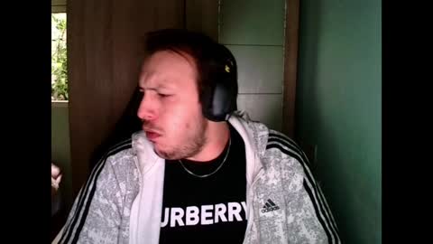 Snapshot of younromki chatting on 12/30/24, 01:14 A... online show from 12/30/24, 01:14