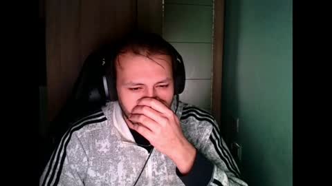 Snapshot of younromki chatting on 12/30/24, 09:40 A... online show from 12/30/24, 09:40