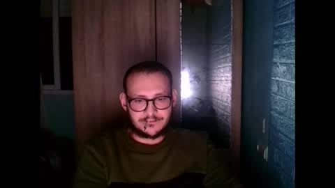 Snapshot of younromki chatting on 12/19/25, 09:55 A... online show from 12/19/25, 09:55