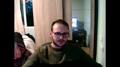 Snapshot of younromki chatting on 02/15/26, 07:51 A... online show from 02/15/26, 07:51