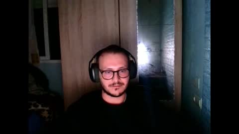 Snapshot of younromki chatting on 02/17/26, 12:29 A... online show from 02/17/26, 12:29