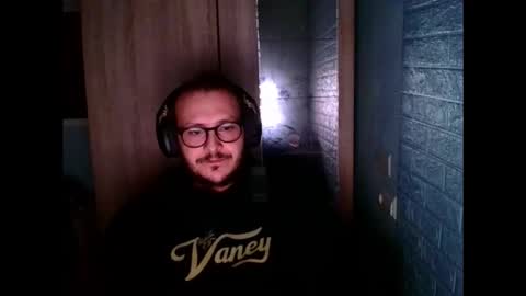 Snapshot of younromki chatting on 03/15/26, 09:21 A... online show from 03/15/26, 09:21