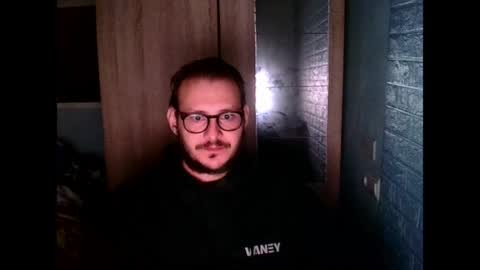 Snapshot of younromki chatting on 03/29/26, 07:47 A... online show from 03/29/26, 07:47