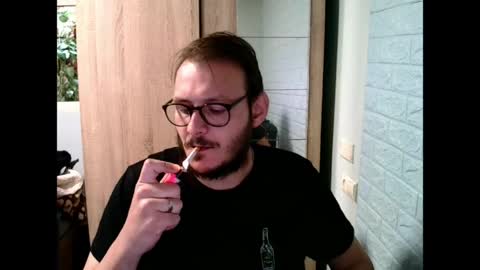 Snapshot of younromki chatting on 04/02/26, 11:41 A... online show from 04/02/26, 11:41