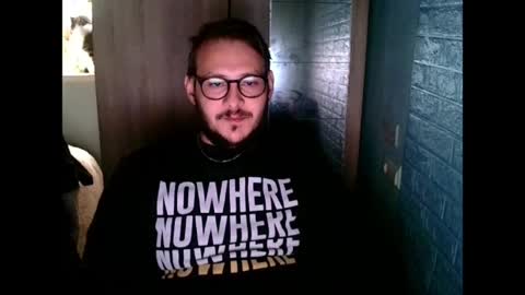 Snapshot of younromki chatting on 04/04/26, 12:02 A... online show from 04/04/26, 12:02