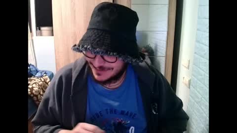 Snapshot of younromki chatting on 04/13/26, 07:08 A... online show from 04/13/26, 07:08