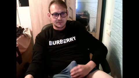 Snapshot of younromki chatting on 04/25/26, 07:00 A... online show from 04/25/26, 07:00
