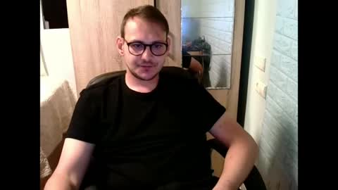 Snapshot of younromki chatting on 04/28/26, 07:08 A... online show from 04/28/26, 07:08