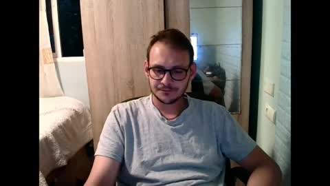 Snapshot of younromki chatting on 05/12/26, 07:00 A... online show from 05/12/26, 07:00