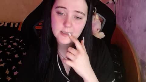 your_8a8y online show from 12/18/25, 12:33